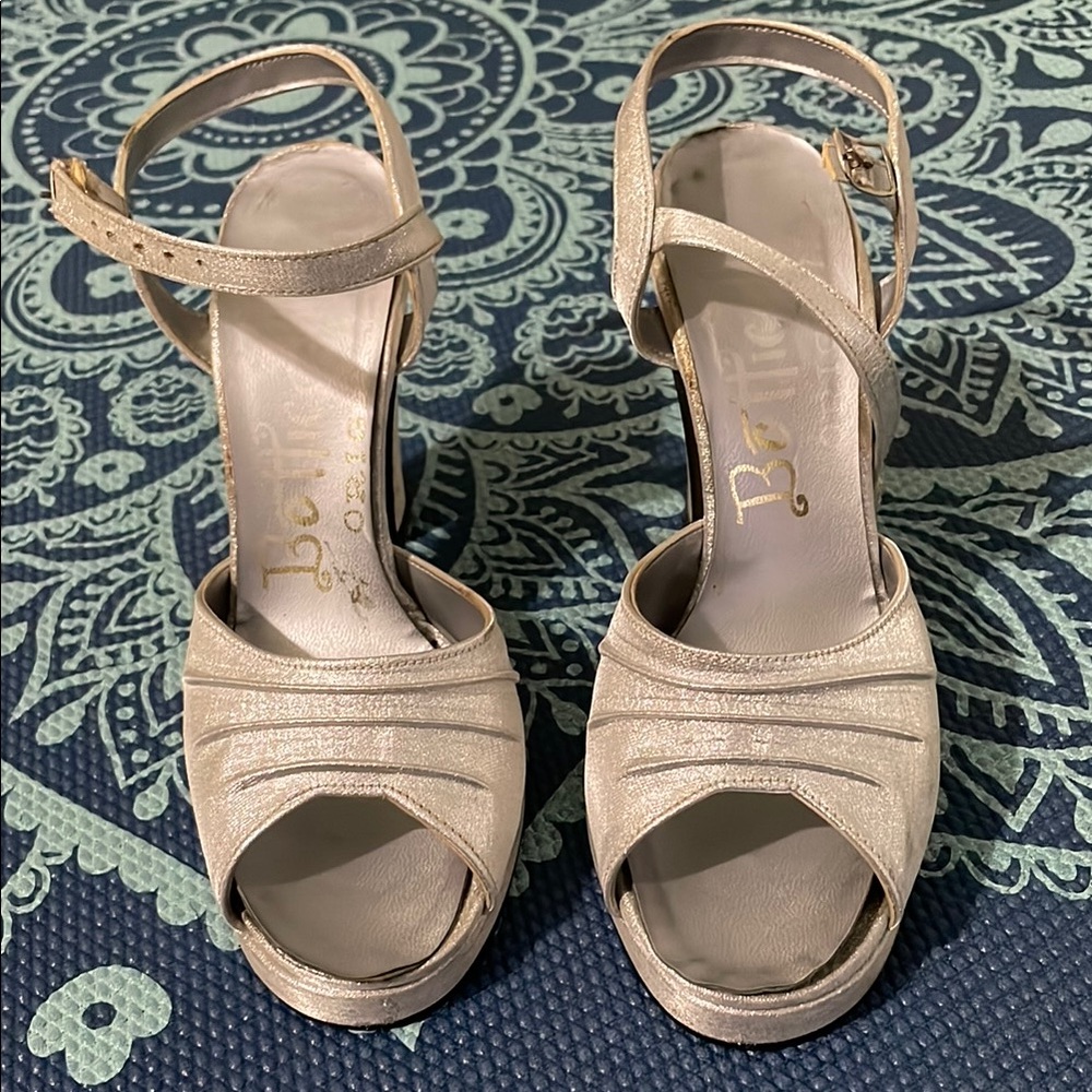 Botticelli Women's Silver Satin Vintage Heels